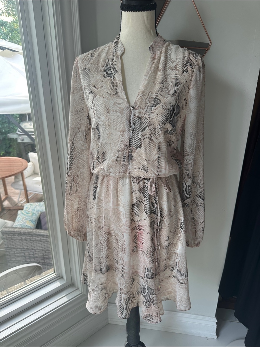 WHITE HOUSE BLACK MARKET Sheer Snake-Print Long Sleeve Dress Blush Pink Size 4